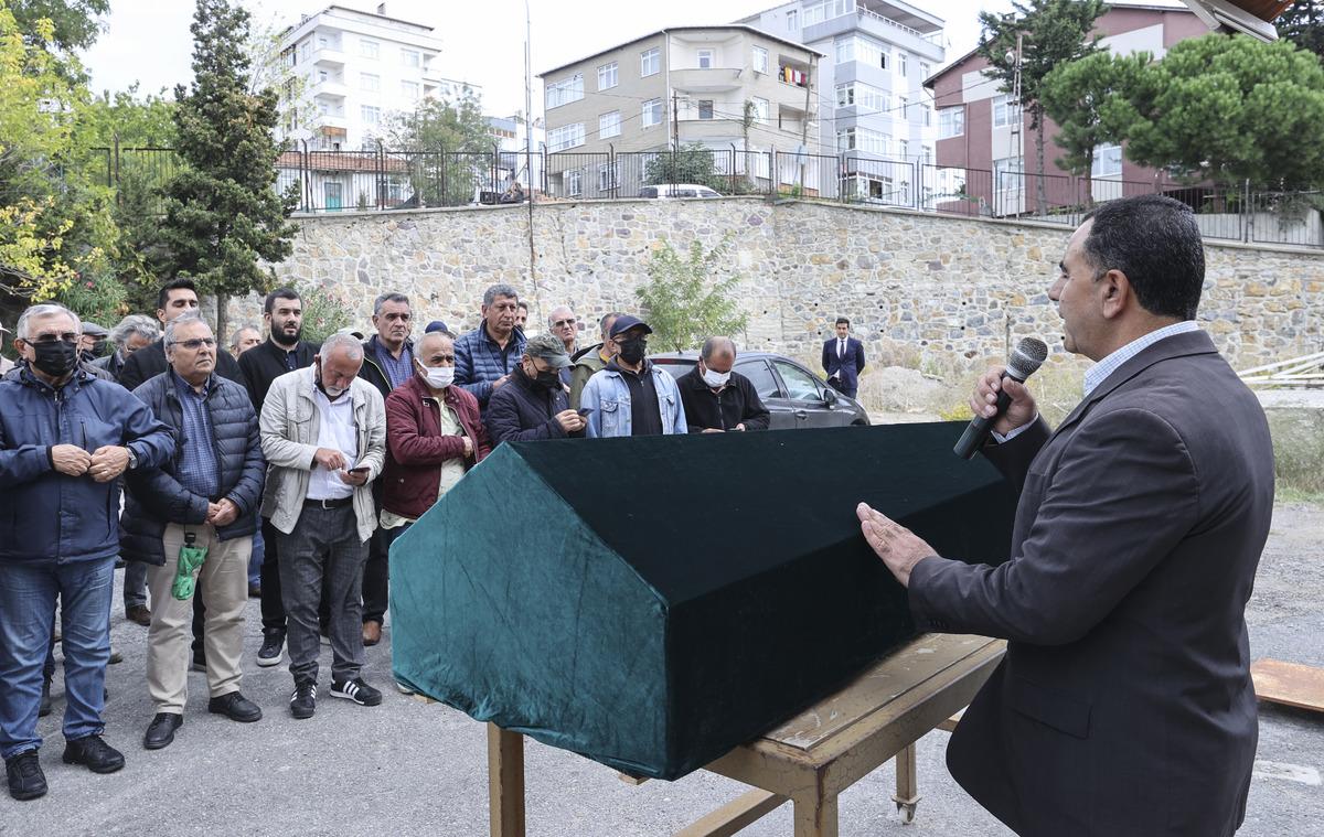 Kadık&ouml;y'deki patlamada &ouml;len kişinin cenazesi toprağa verildi