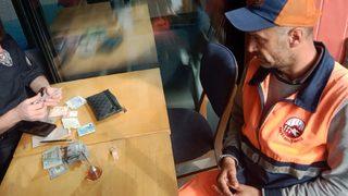 Fatih'te yolda cüzdan bulan temizlik işçisi polise teslim etti