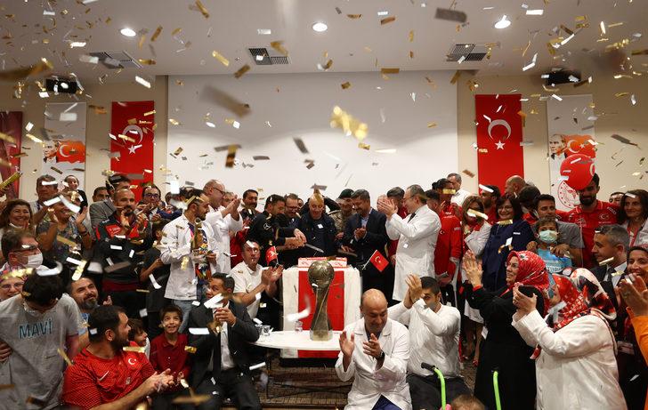 Ampute Futbol Milli Takımı'ndan Ankara Şehir Hastanesi'ndeki hastalara moral ziyareti G4