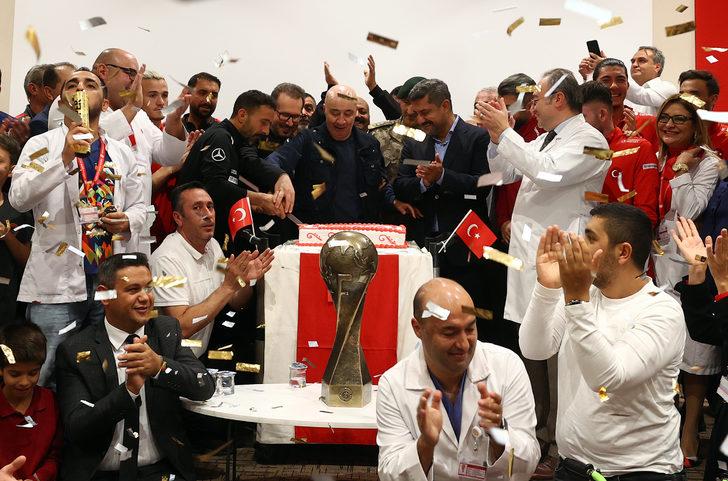 Ampute Futbol Milli Takımı'ndan Ankara Şehir Hastanesi'ndeki hastalara moral ziyareti G5