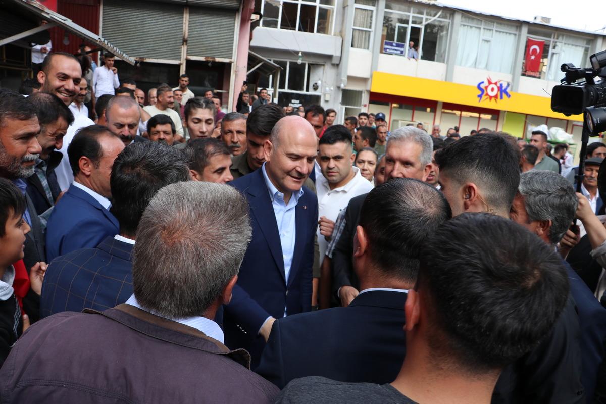 İ&ccedil;işleri Bakanı Soylu, Diyarbakır &Ccedil;&uuml;ng&uuml;ş'te vatandaşlarla buluştu: