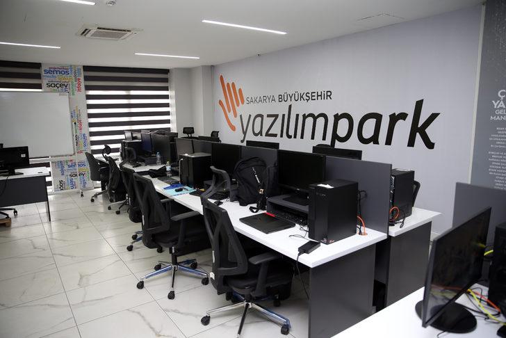 Sakarya'da genç yazılımcıların yetiştirileceği "Yazılımpark" hizmete açıldı G1