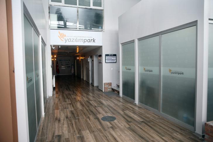 Sakarya'da genç yazılımcıların yetiştirileceği "Yazılımpark" hizmete açıldı G3