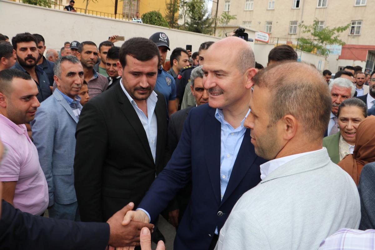 İ&ccedil;işleri Bakanı S&uuml;leyman Soylu, Diyarbakır &Ccedil;ermik'te vatandaşlarla buluştu: