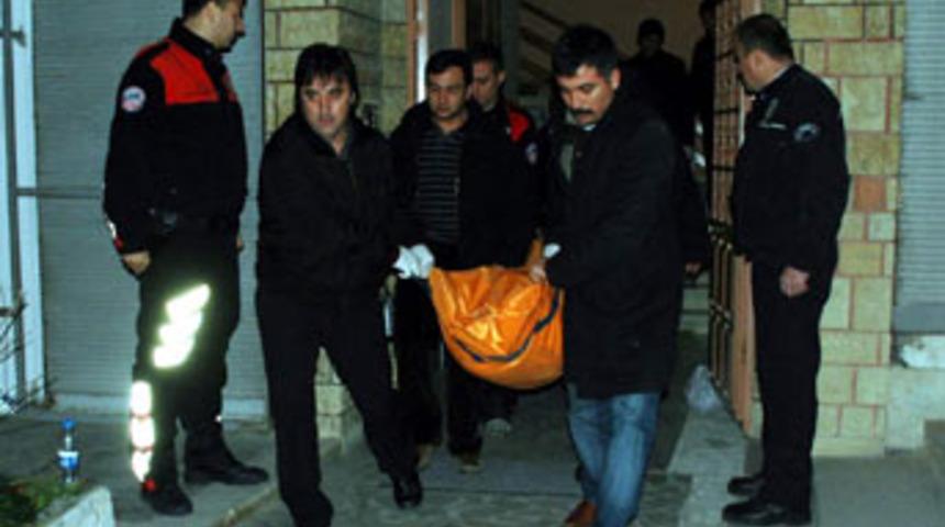 Cinnet ge&ccedil;iren kadın ailesini katletti