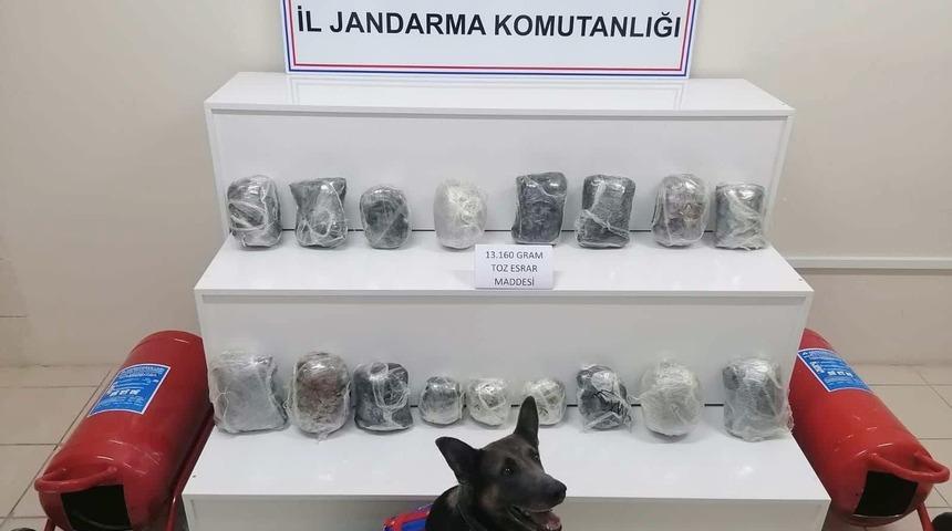 Sivas'ta yangın tüplerinin içine gizlenmiş 13 kilo 160 gram esrar ele geçirildi