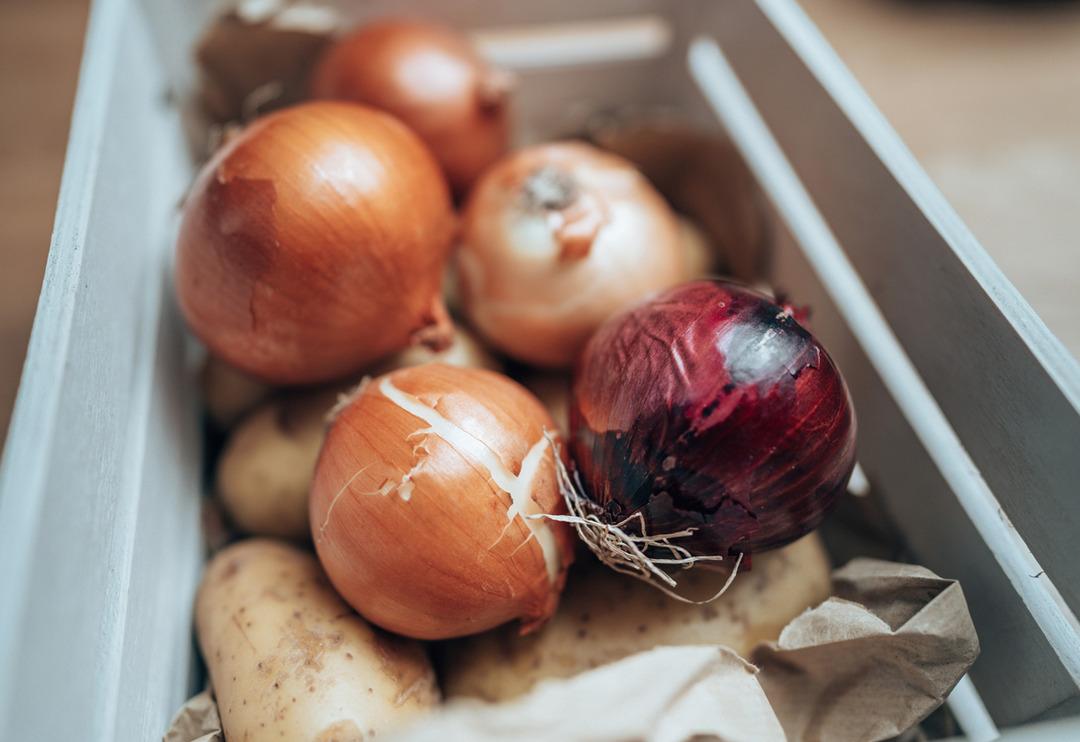 Soğanları sadece bu şekilde uzun s&uuml;re taze tutabilirsiniz