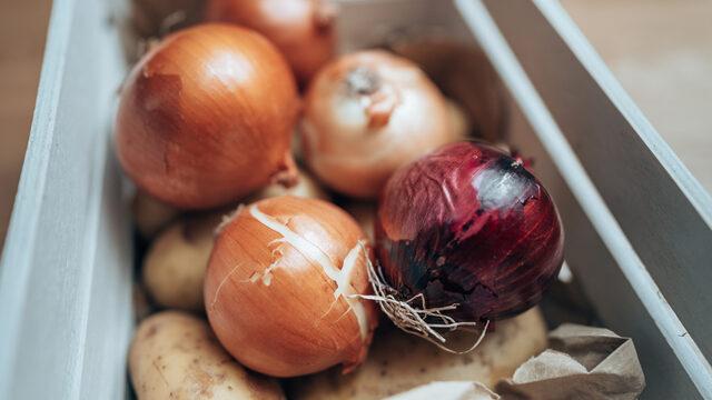 Soğanları sadece bu şekilde uzun süre taze tutabilirsiniz