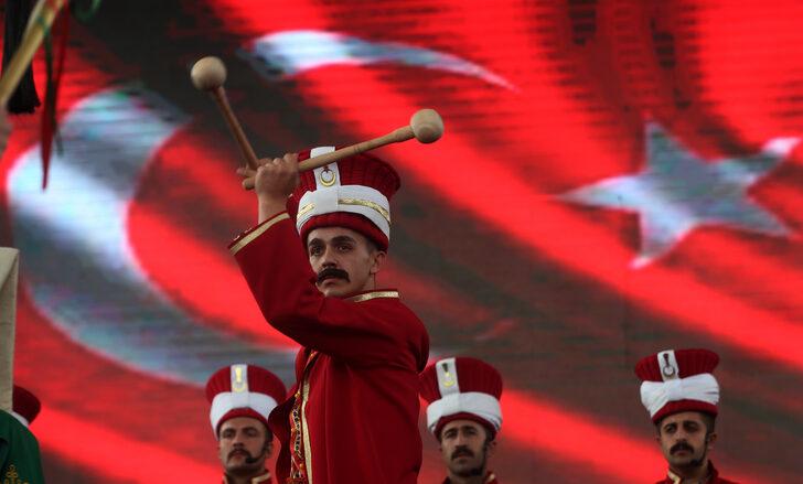 Düzce'de Jandarma, helikopterle "üzüm salkımı" gösterisi yaptı G2