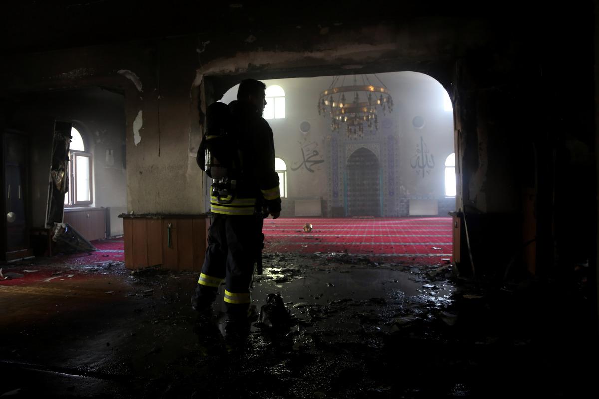 Muğla'da camide &ccedil;ıkan yangında hasar oluştu