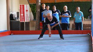 Karabük'te huzurevi sakinleri bocce müsabakalarında karşı karşıya geldi