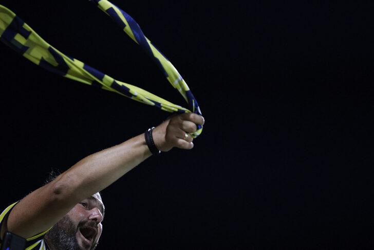 Son dakika: Rum taraftarlardan skandal pankart! Atatürk'e büyük saygısızlık... Barış mesajına böyle karşılık verdiler G5