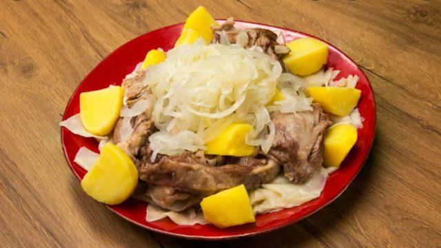 Kırgızistan'ın milli yemeği: beşparmak çorbası nasıl yapılır? Beşparmak çorbası tarifi!