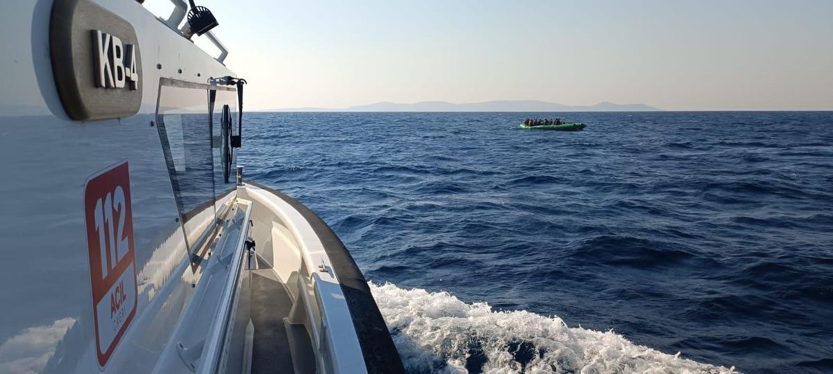 Aydın'da geri itilen 22 d&uuml;zensiz g&ouml;&ccedil;men kurtarıldı, 37 g&ouml;&ccedil;men yakalandı