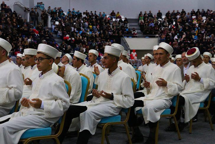 Bayburt'ta eğitimlerini tamamlayan 263 hafız icazet aldı G4