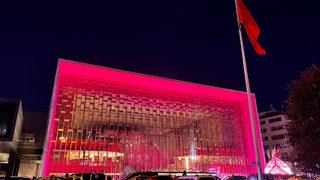 AKM meme kanserinde farkındalık için pembe renge büründü