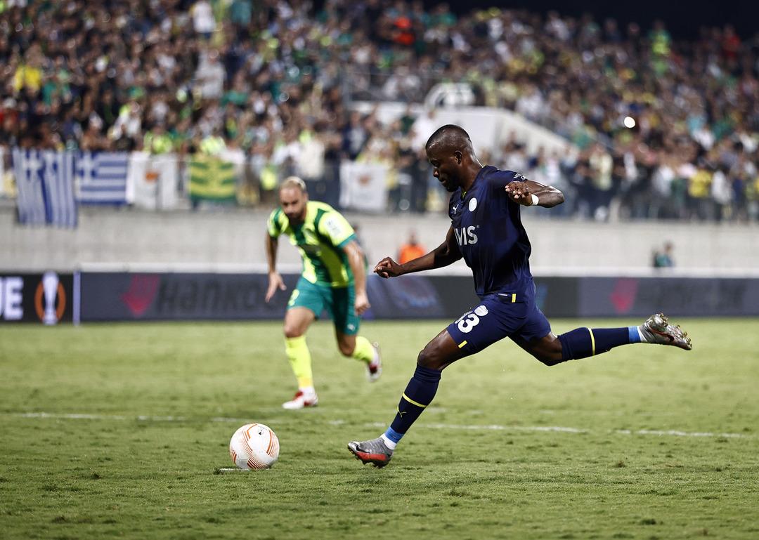 Taraftar "Sağ tarafa vur" dedi, Valencia penaltıyı ka&ccedil;ırdı! Fenerbah&ccedil;e Teknik Direkt&ouml;r&uuml; Jorge Jesus o an &ccedil;ılgına d&ouml;nd&uuml;...