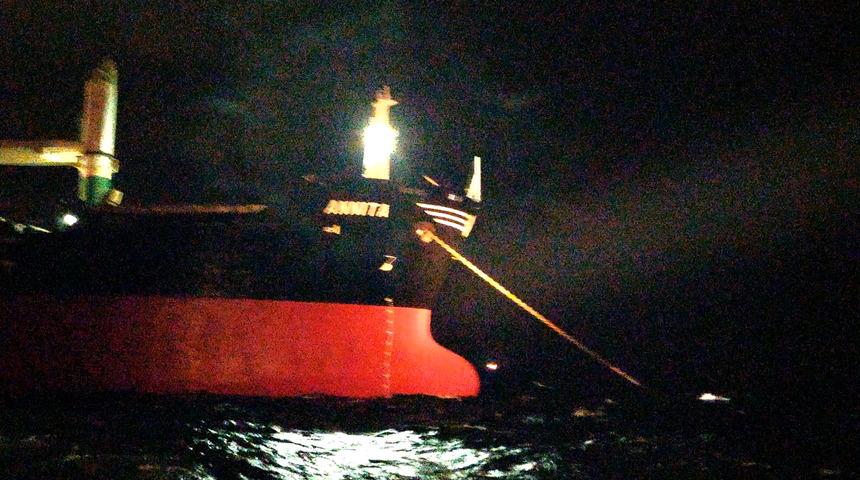 İstanbul Boğazı'nda gemi trafiği, arızalanan gemi dolayısıyla askıya alındı