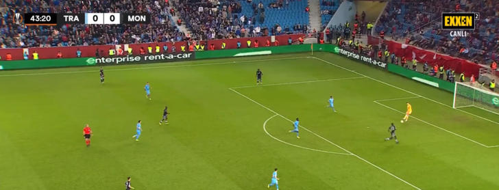 Futbol sahalarında böylesi zor görülür! Trabzonspor - Monaco maçında Malang Sarr'ın kendi kalesine attığı golden sonra kimse kendisine gelemedi... G1