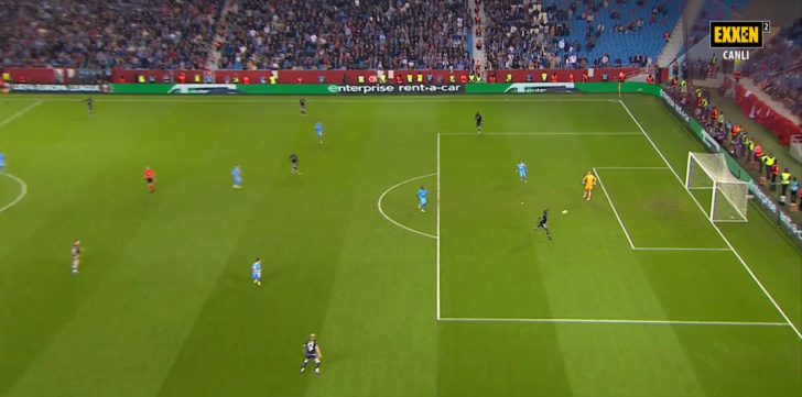 Futbol sahalarında böylesi zor görülür! Trabzonspor - Monaco maçında Malang Sarr'ın kendi kalesine attığı golden sonra kimse kendisine gelemedi... G4