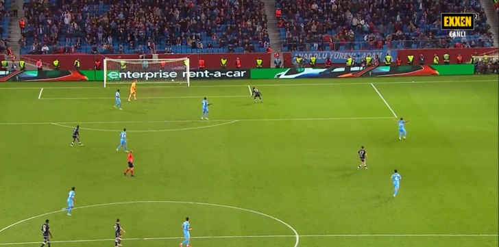 Futbol sahalarında böylesi zor görülür! Trabzonspor - Monaco maçında Malang Sarr'ın kendi kalesine attığı golden sonra kimse kendisine gelemedi... G5