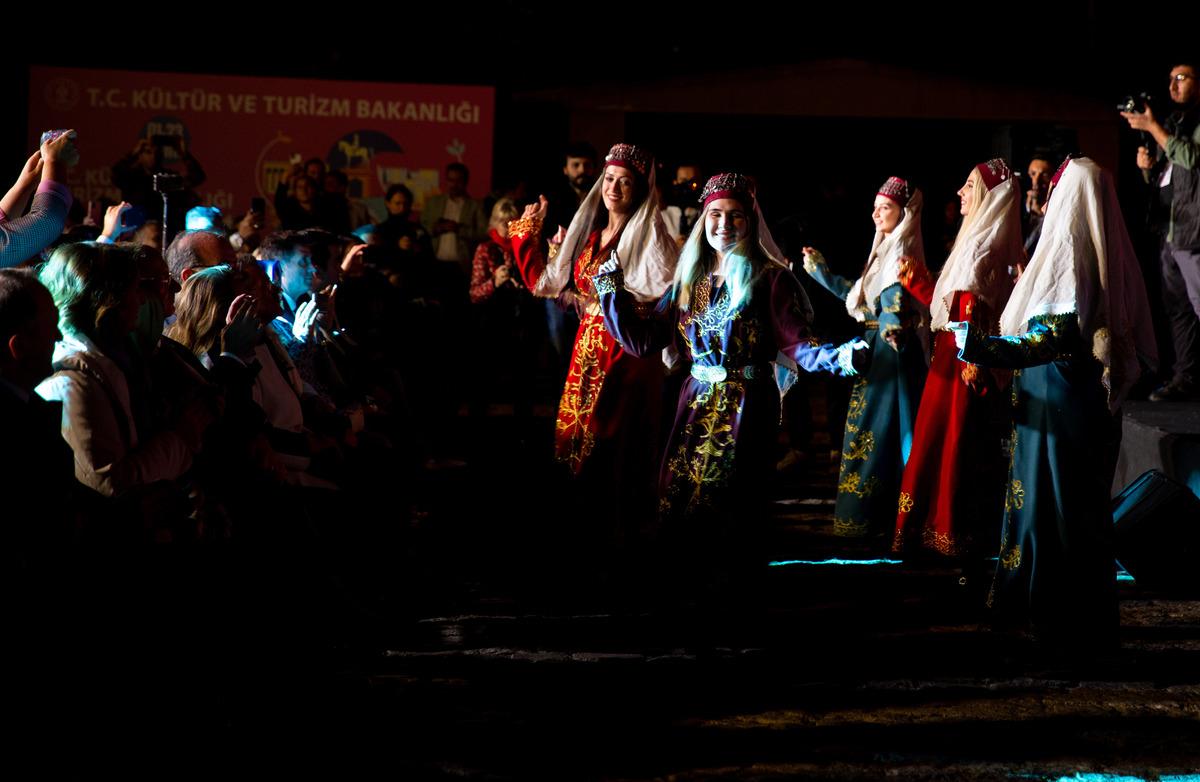Ankara'nın başkent oluşunun 99. yıl d&ouml;n&uuml;m&uuml; İkinci Meclis binasındaki konserle kutlandı
