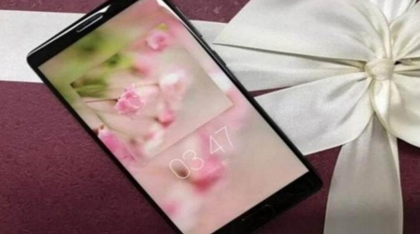 Kavisli ekrana sahip Lenovo ZUK Edge &ccedil;ok yakında geliyor