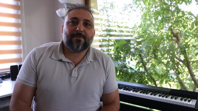 Türk akademisyenler Katar'da Neşet Ertaş türkülerini seslendirdi