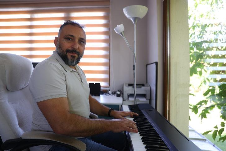 Türk akademisyenler Katar'da Neşet Ertaş türkülerini seslendirdi G2