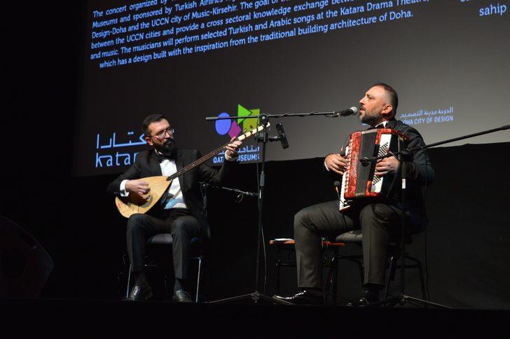Türk akademisyenler Katar'da Neşet Ertaş türkülerini seslendirdi G3
