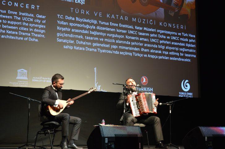 Türk akademisyenler Katar'da Neşet Ertaş türkülerini seslendirdi G4