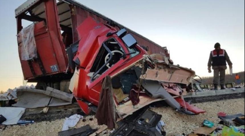 Edirne'de TIR kazası: 1 ölü 1 yaralı