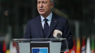 Milli Savunma Bakanı Akar, NATO Karargahı'nda gazetecilerle bir araya geldi: