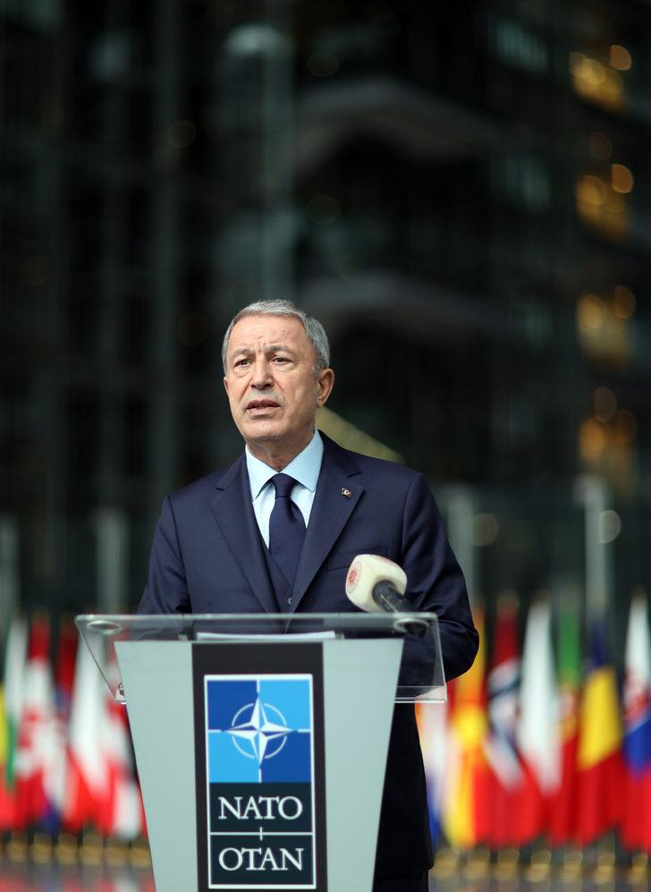 Milli Savunma Bakanı Akar, NATO Karargahı'nda gazetecilerle bir araya geldi: G2