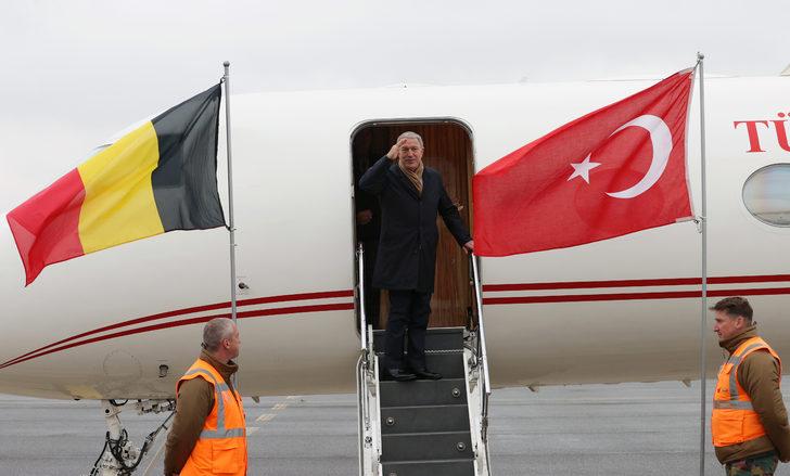 Milli Savunma Bakanı Akar, NATO Karargahı'nda gazetecilerle bir araya geldi: G5