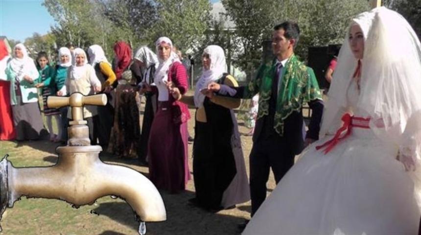 Muş’un Varto ilçesine su geldi, gençler evlenmeye başladı!