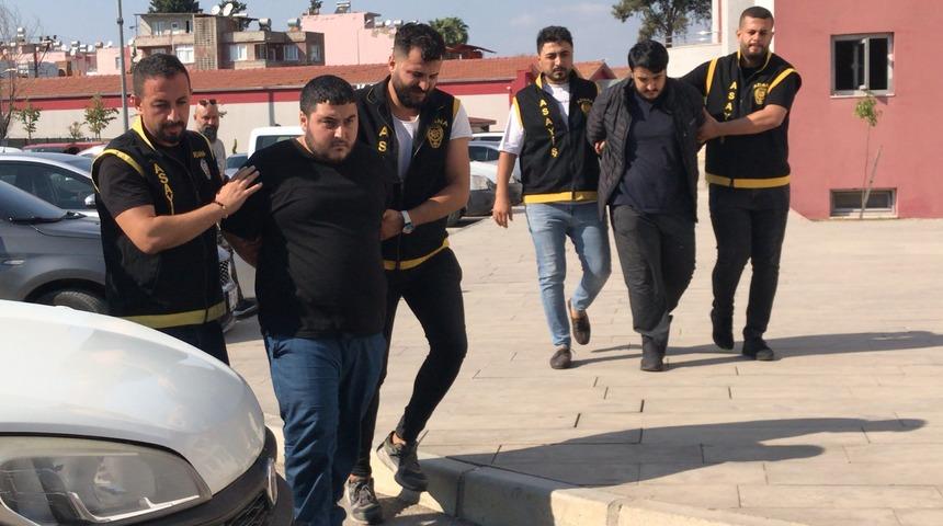 Adana'daki cinayetle ilgili yakalanan 2 kardeşten biri tutuklandı