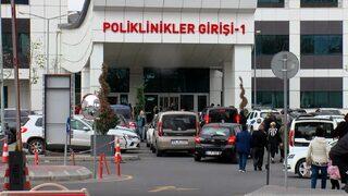 Şişli Etfal'de motokurye dehşeti! Rapor almaya gitti, 4 güvenlikçiyi bıçakladı