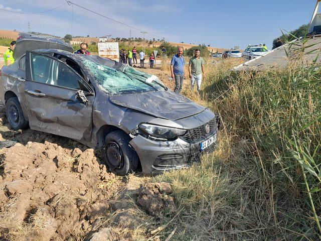 Adıyaman'da devrilen otomobilin sürücüsü öldü, bir kişi yaralandı