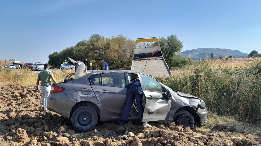 Adıyaman'da devrilen otomobilin sürücüsü öldü, bir kişi yaralandı