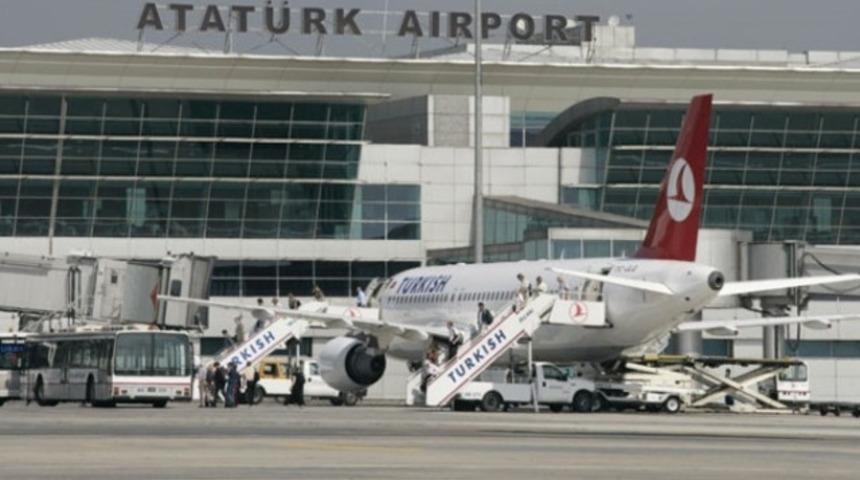 THY u&ccedil;ağına apronda otob&uuml;s &ccedil;arptı