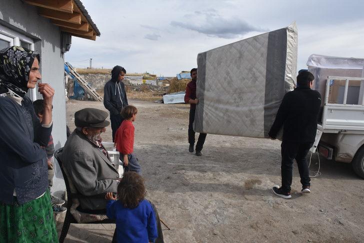 Kars'ta yaşlı çift kış öncesi hayırsever desteğiyle hayallerindeki eve kavuştu G3