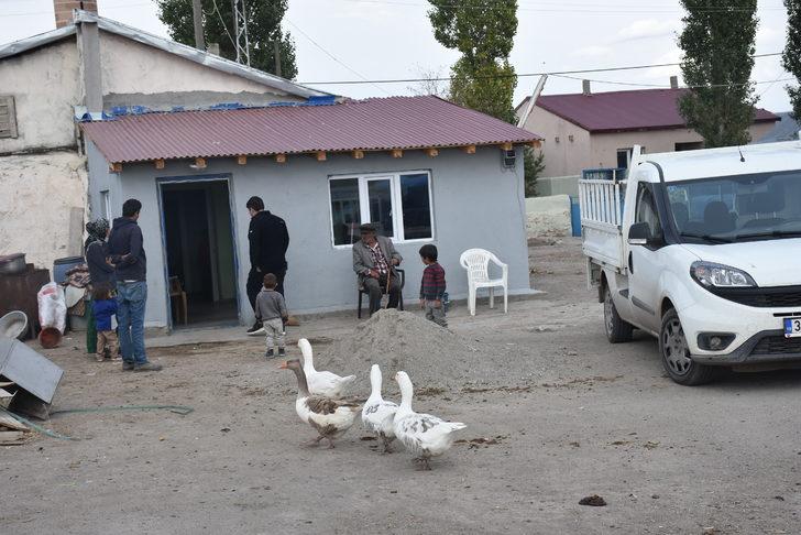 Kars'ta yaşlı çift kış öncesi hayırsever desteğiyle hayallerindeki eve kavuştu G5