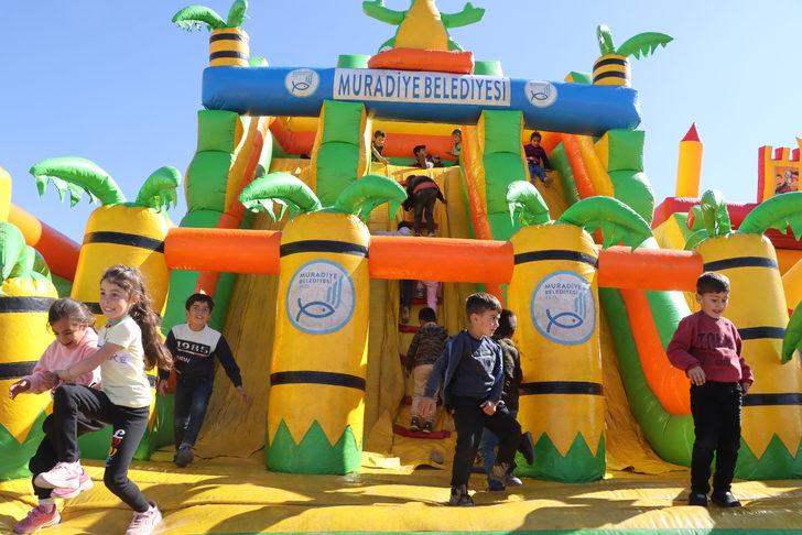 Van'da kırsaldaki çocuklar seyyar oyun parkında eğlendi G4