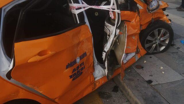 GÜNCELLEME - HDP milletvekillerini taşıyan minibüs ile çarpışan taksinin şoförü hayatını kaybetti