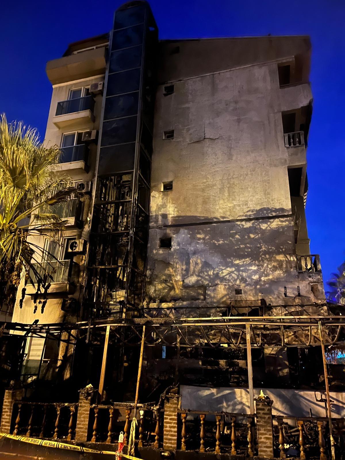 Marmaris'te otelde &ccedil;ıkan yangında dumandan etkilenen 12 kişi hastaneye kaldırıldı