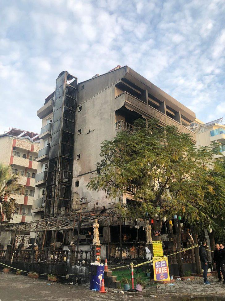Marmaris'te otelde çıkan yangında dumandan etkilenen 12 kişi hastaneye kaldırıldı G2