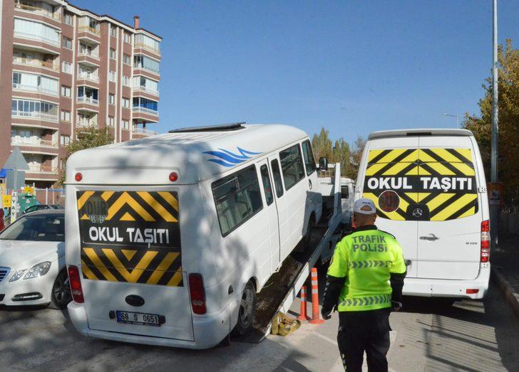 Aksaray'da sahte plakalı öğrenci servisi sürücüsüne ceza kesildi G3