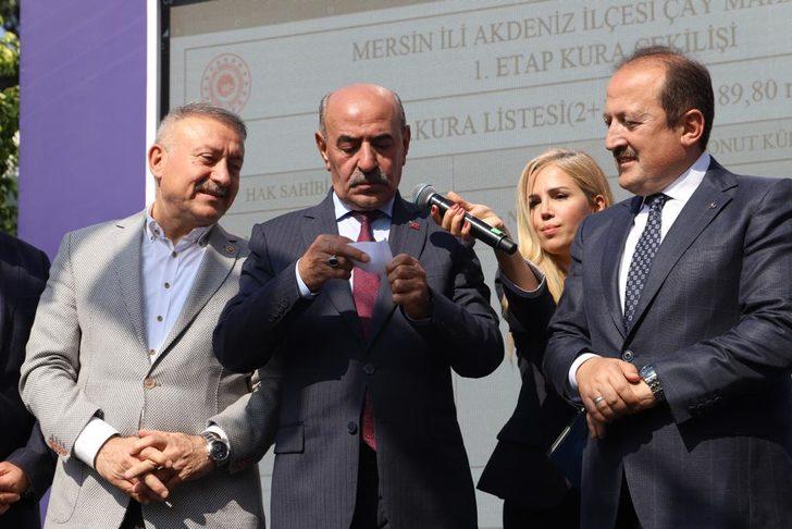 Mersin'de kentsel dönüşüm kapsamında yapılan konutlar için kura çekildi G5