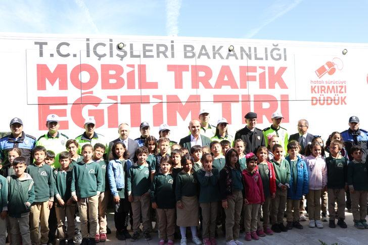 "Mobil Trafik Eğitim Tırı" Niğde'de öğrencileri bilgilendirdi G2